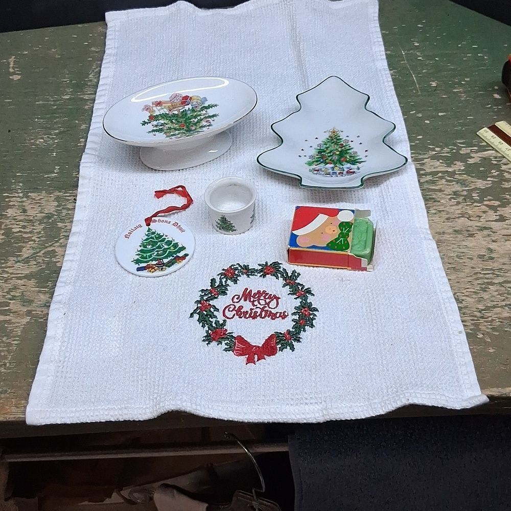 Merry‎ Christmas 7-pc bathroom set with Christmas tree design